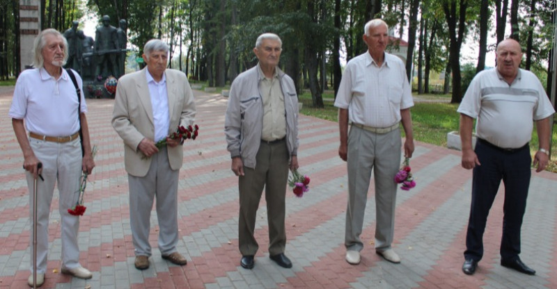 Здесь дрогнул враг  и отступил