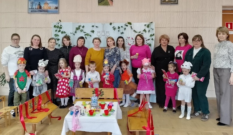 С книгами знаться – ума набираться!