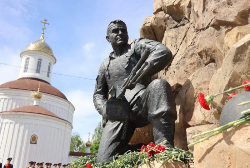 В Рыбках Сафоновского округа открыли уникальный памятник воинам-афганцам