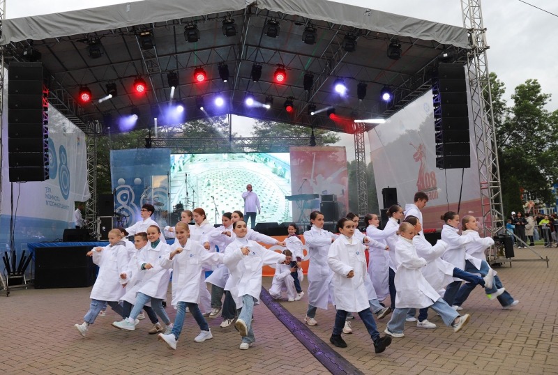 Город-спутник Смоленской АЭС принял эстафету концертных программ от «Территории культуры Росатома» в честь 80-летия атомной промышленности