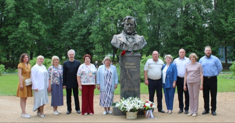 Святая к музыке любовь