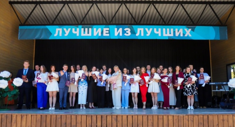 В Смоленске состоялся «Бал выпускников – 2025»