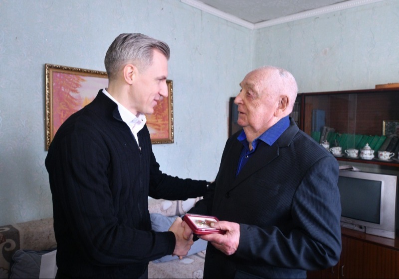 Лет до ста расти вам без старости!