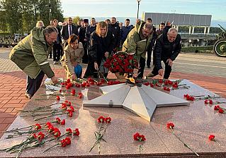 В городе-спутнике Смоленской АЭС состоялась торжественная церемония передачи Вечного огня, завершившая его уникальный путь с Северного полюса