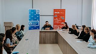 Молодежь Смоленска встретилась с ветераном спецоперации