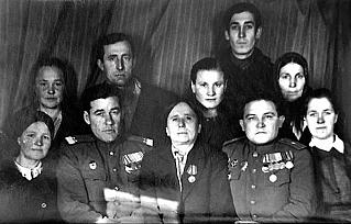 Да разве об этом расскажешь, в какие ты годы жила...