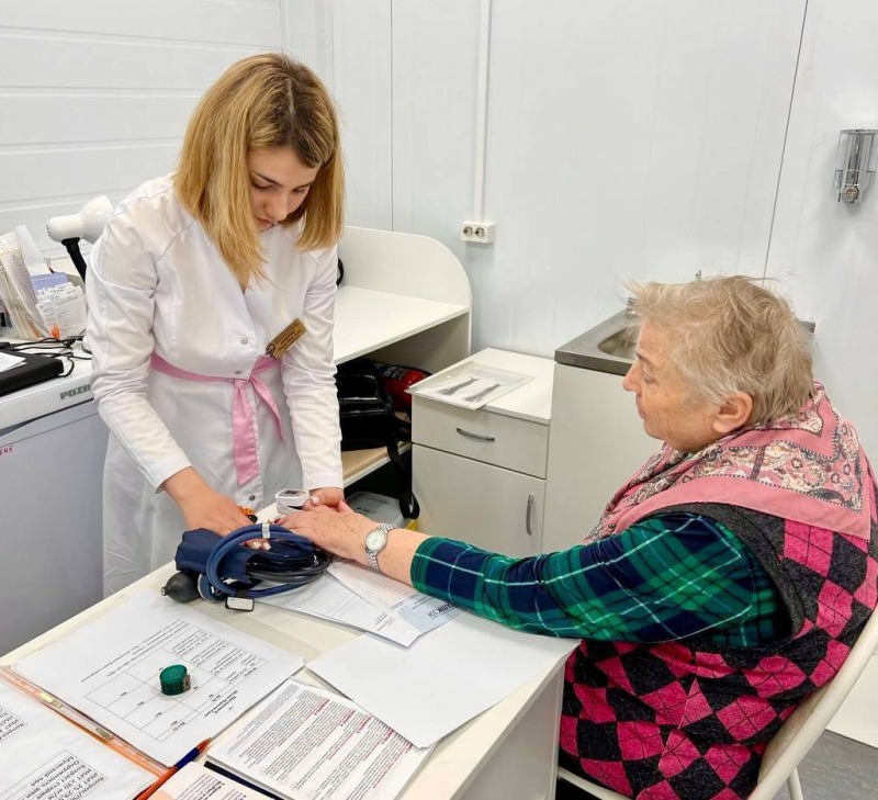 В небольшие села и поселки Смоленской области регулярно выезжают мобильные медицинские комплексы.