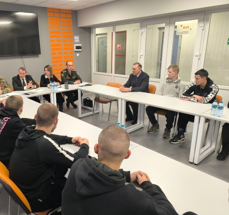 В Смоленске состоялась встреча со студентами – кандидатами на службу в новый род войск беспилотных летательный аппаратов