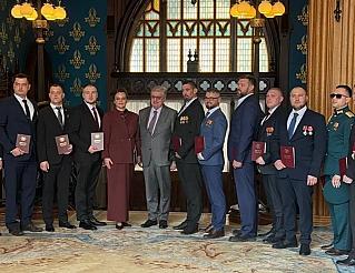 Сергей Лавров вручил смоленским ветеранам СВО дипломы МГИМО