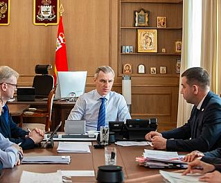 Ситуацию с прохождением паводка в Смоленской области обсудили на совещании в Правительстве области.