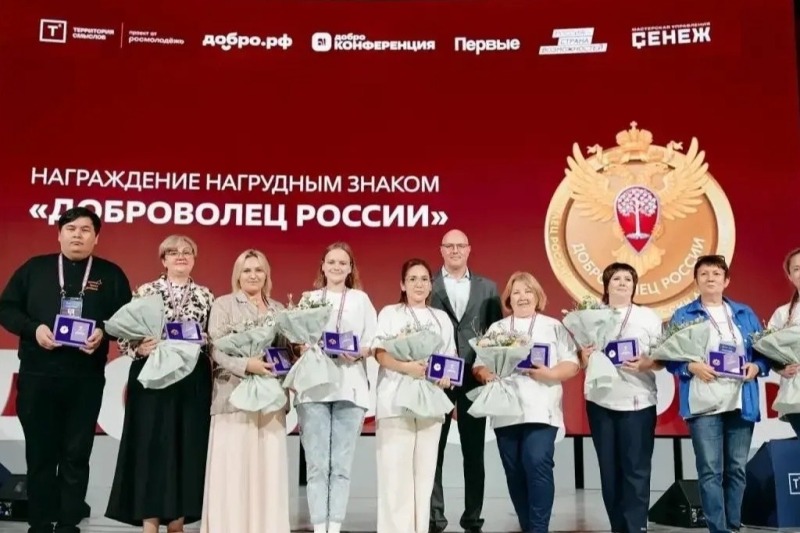 Жители Смоленской области могут подать заявку на получение нагрудного знака «Доброволец России»