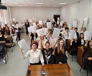 Для первокурсников Смоленской области новый учебный год стал временем важного решения – выбора своего профессионального будущего.