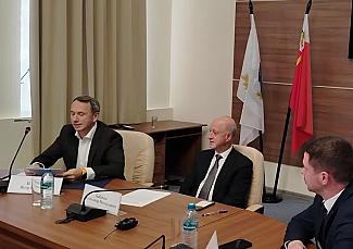 В Смоленске обсудили пути решения демографических проблем: государство и бизнес должны действовать сообща