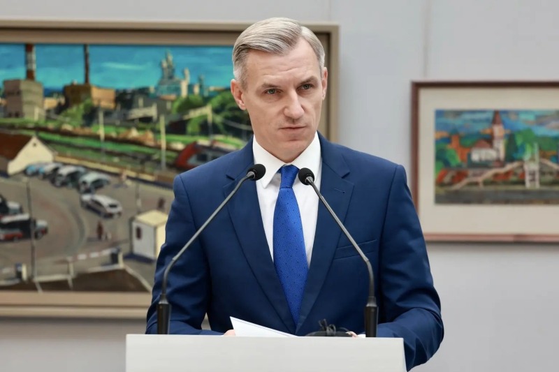 Учитель формирует личность, закладывает нравственные ориентиры и помогает подрастающему поколению найти свой путь в жизни.