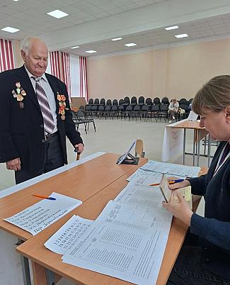 Голосование во второй день выборов идёт активно.