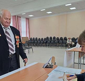 Голосование во второй день выборов идёт активно.