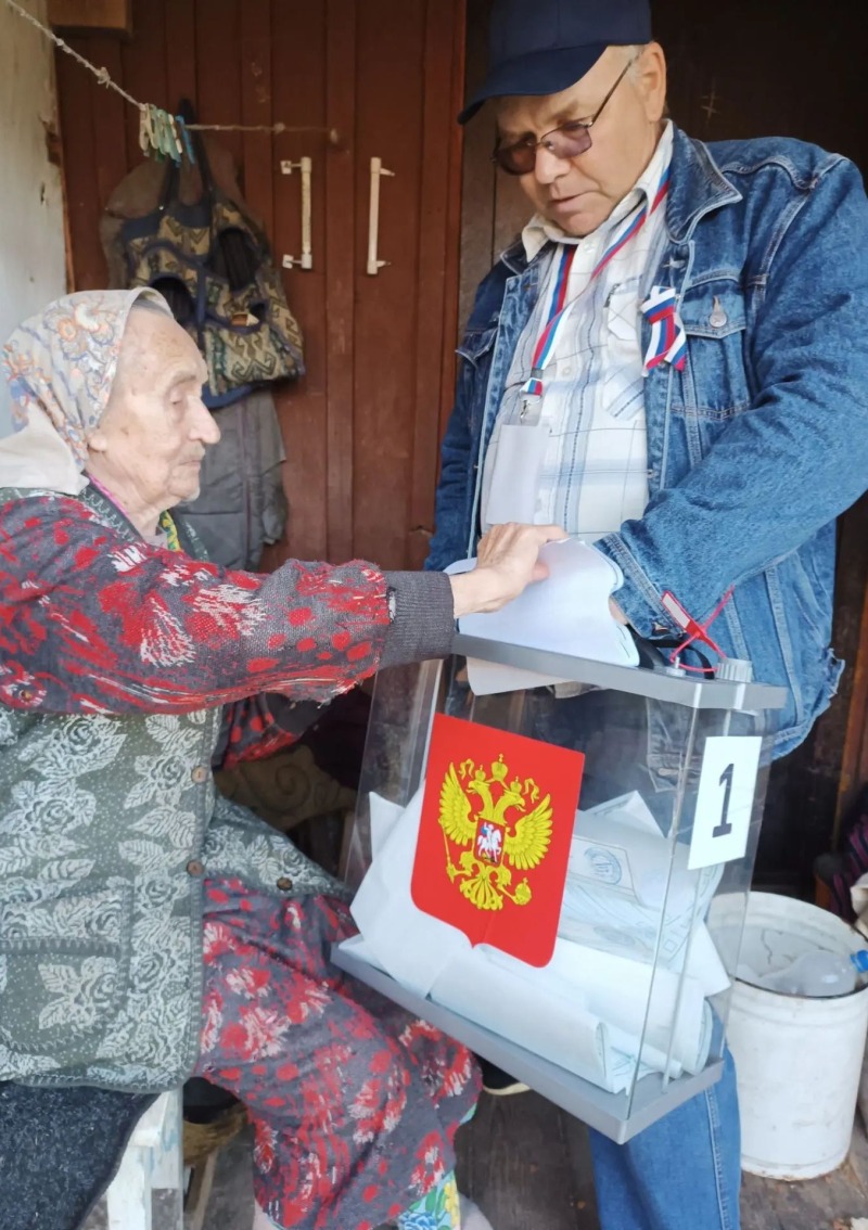 Голосование на избирательных участках Ельнинского муниципального округа 19 сентября идет полным ходом.