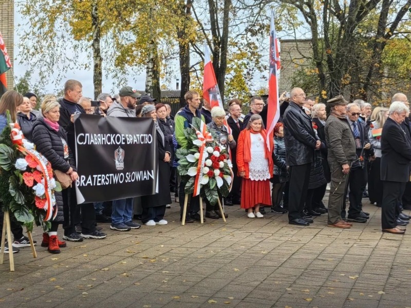 Смоляне приняли участие в памятных мероприятиях в Ленино