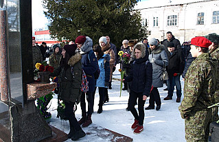 Между Россией и Афганистаном  лежит пространство под названьем Память…