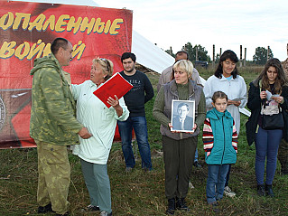 Погиб под Ельней я, сынок…