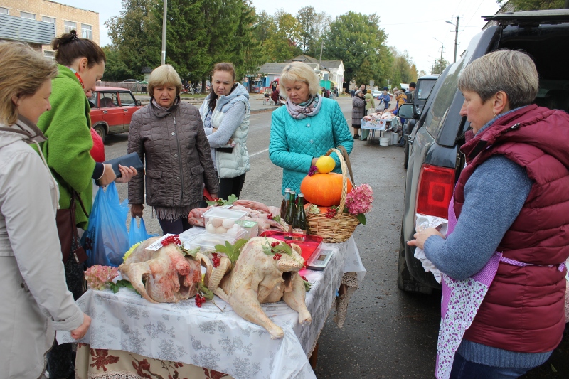 В Ельне состоялась традиционная  сельскохозяйственная ярмарка