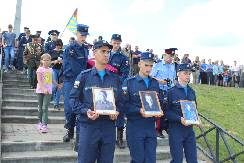 Погибшие в небе за Родину –  становятся небом над ней…