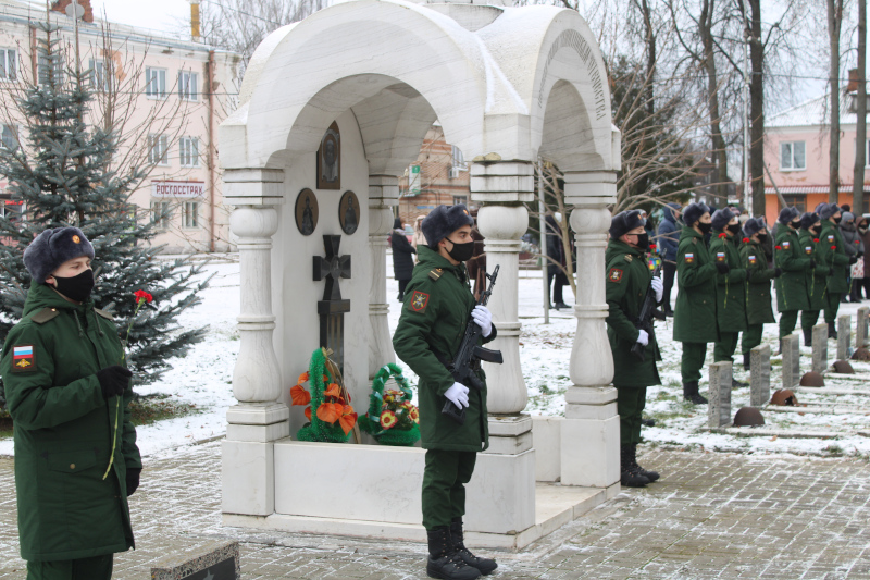 В Ельне почтили  память неизвестных героев