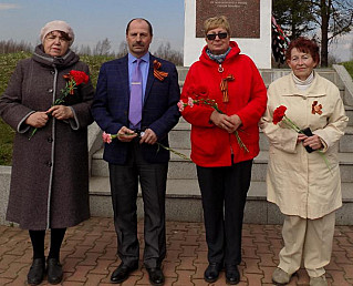 Люди! Покуда сердца стучатся – помните!