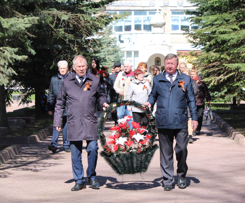 возложение к вечному огню