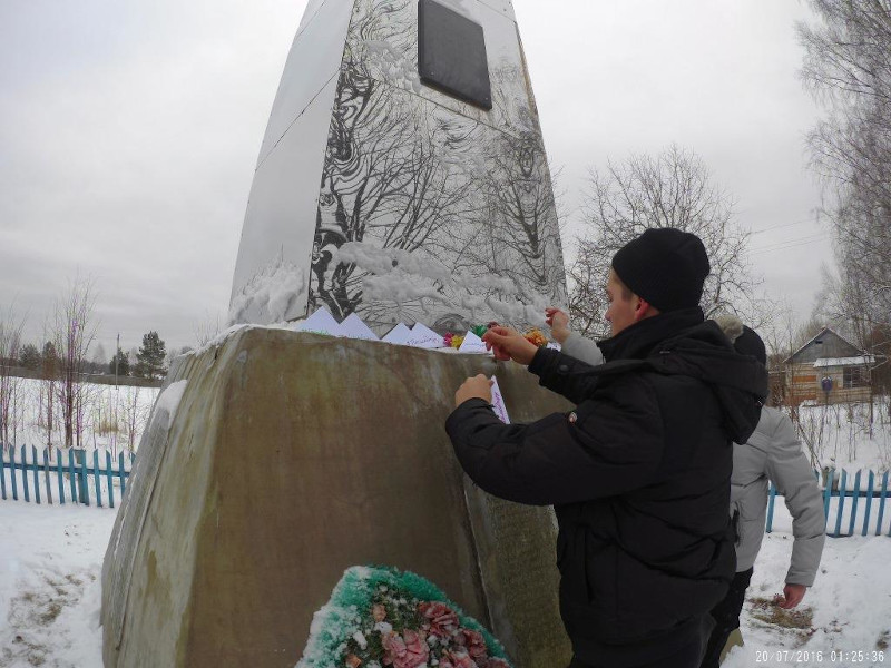 возложение к памятнику