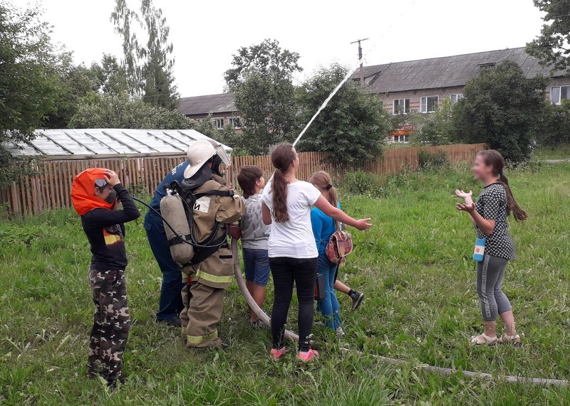 дети в пожарной части