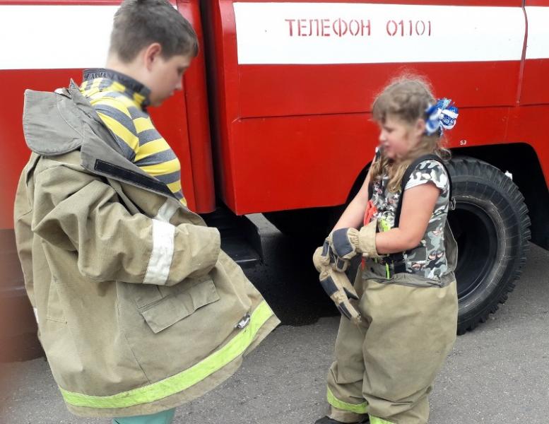 дети в пожарной части