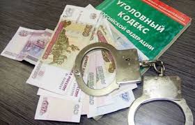 Спрятался в магазине и обокрал его