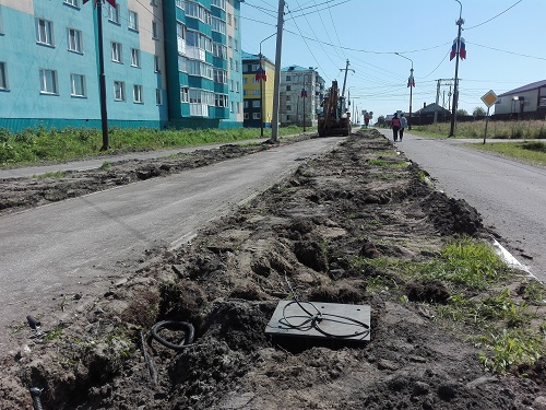 В Поронайске на проспекте Антона Буюклы продолжают обустраивать Аллею памяти