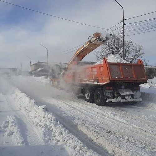 Порядка ста тысяч тонн снега могут вывезти из Поронайска коммунальщики