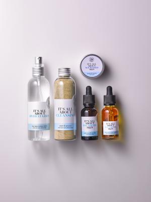 Большой косметический сет для комбинированной кожи в подарочной упаковке "it's all about balanced skin"