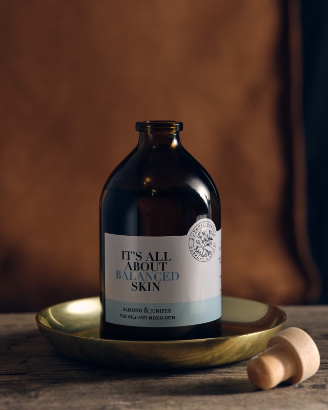 Масло для тела уравновешивающее «Миндаль &amp; Можжевельник»