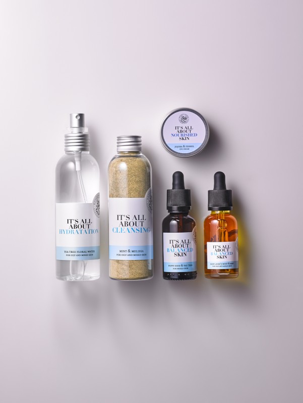 Большой косметический сет для комбинированной кожи в подарочной упаковке "it's all about balanced skin"