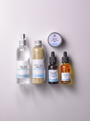 Большой косметический сет для комбинированной кожи в подарочной упаковке "it's all about balanced skin"