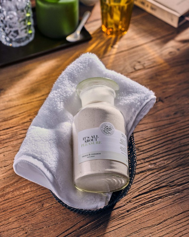 Молоко для ванны «Апельсин &amp; Корица» в аптекарском стекле