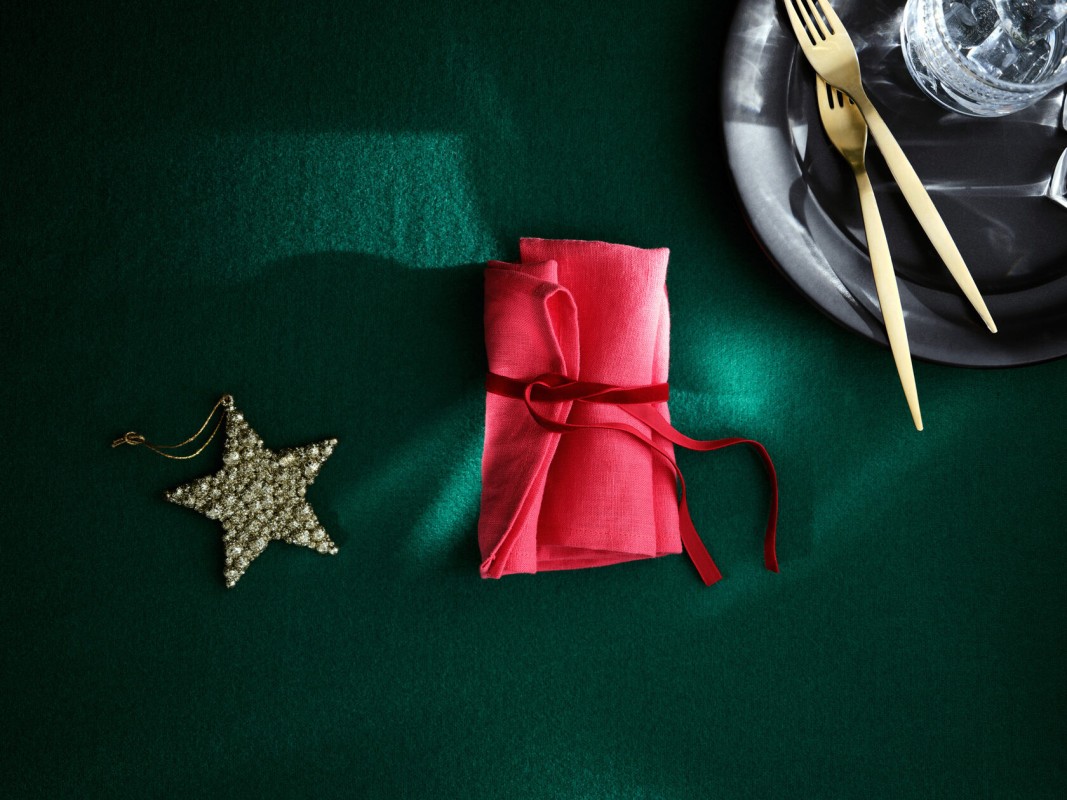 Набор льняных сервировочных салфеток для праздничного стола