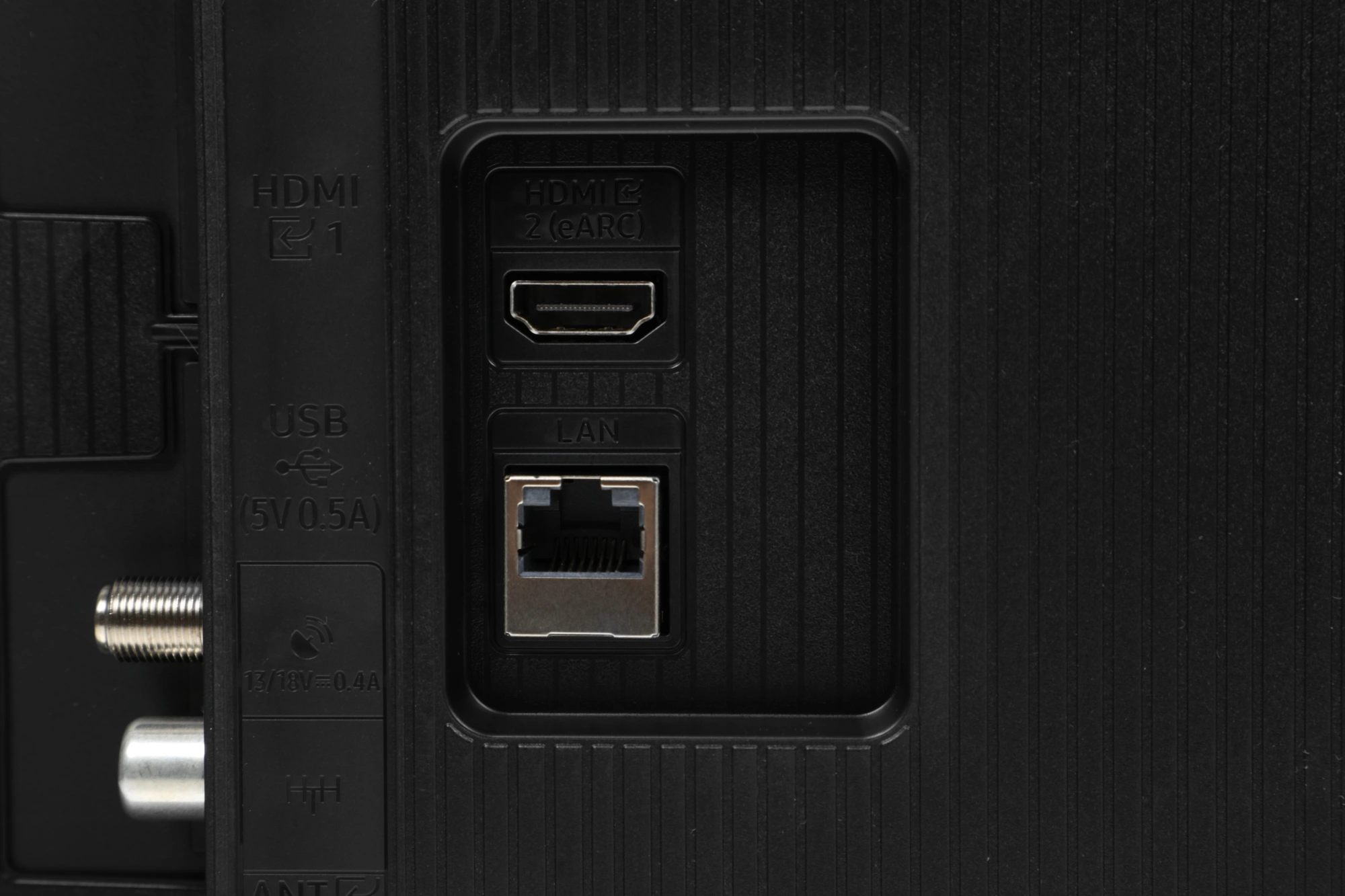 Samsung 32" UE32F6000FUXRU черный {FULL HD 60Hz DVB-T2 DVB-C DVB-S2 3D USB WiFi Smart TV}