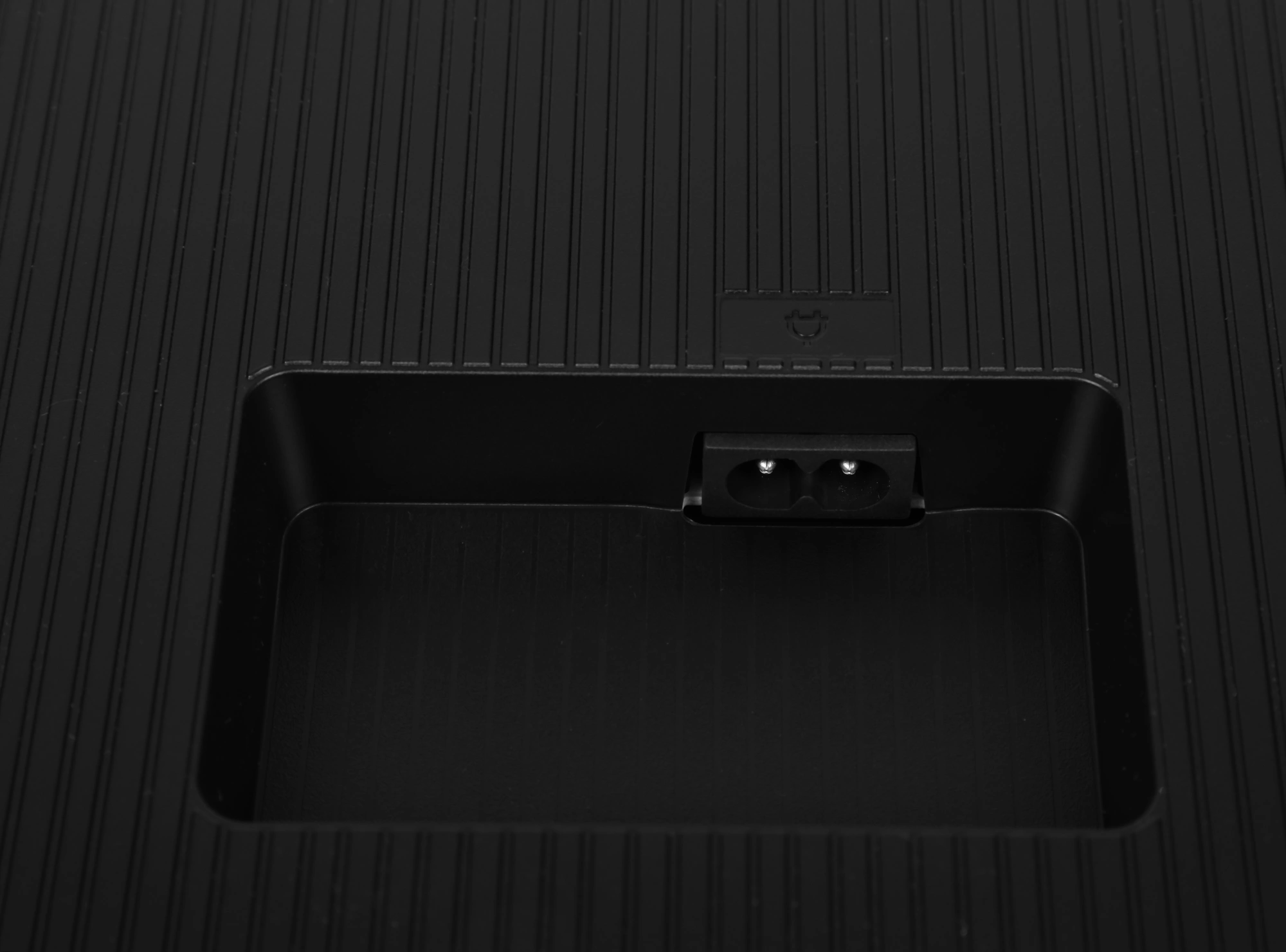 Samsung 32" UE32F6000FUXRU черный {FULL HD 60Hz DVB-T2 DVB-C DVB-S2 3D USB WiFi Smart TV}