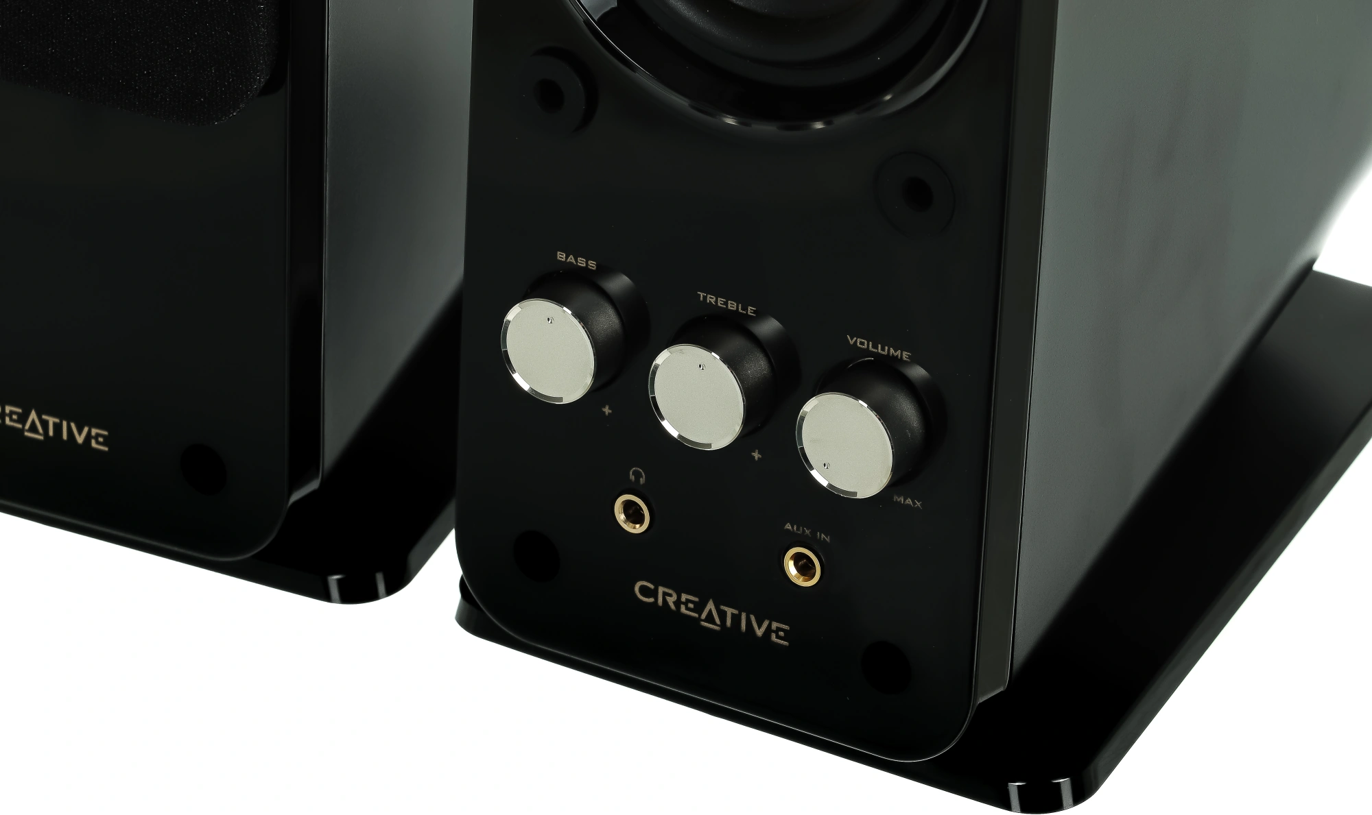Creative GigaWorks T40 series II 2.0 черный 28Вт (51MF1615AA000)