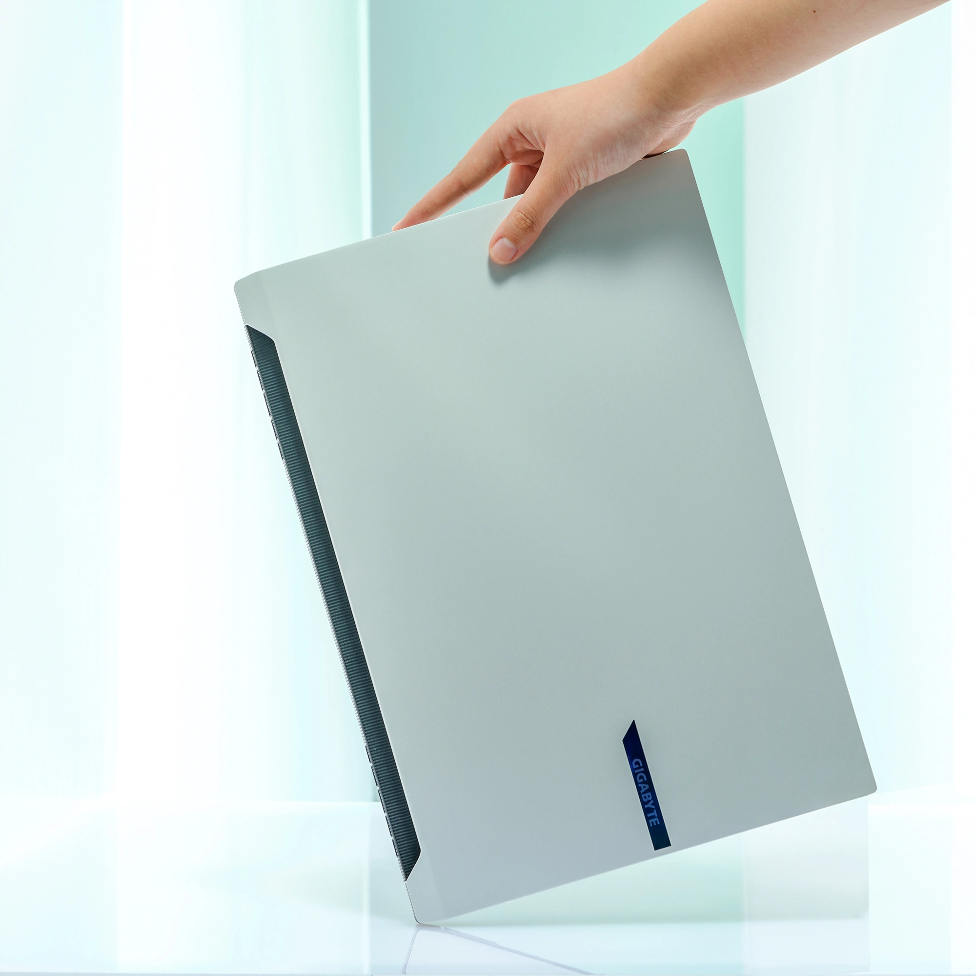 Gigabyte Aero X16 1VH [1VH93KZC94AD] Grey 16" {QHD+ Ryzen AI 7 350/ 16Gb /SSD1Tb /RTX5060 8Gb/noOs}