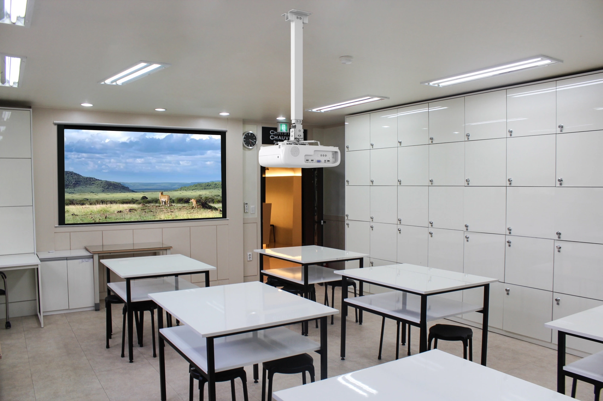 Кронштейн для проектора Cactus CS-VM-PRE02-WT белый макс.23кг настенный и потолочный поворот и наклон