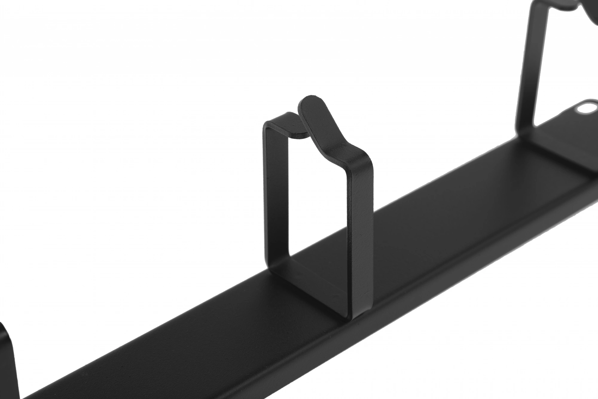 ЦМО Горизонтальный кабельный органайзер без окон 19" 1U, 4 кольца, черный (ГКО-4.62-9005)