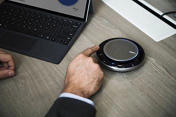 YEALINK CP900 UC, USB, Bluetooth, встроенная батарея, 6 встроенных микрофонов YEALINK CP900 UC, USB, Bluetooth, встроенная батарея, 6 встроенных микрофонов