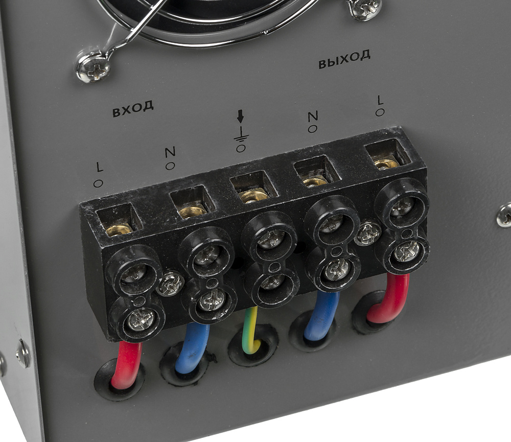 Ресанта АСН-8 000/1-Ц 63/6/7 Стабилизатор {220В±8%, Габариты 385х220х230, Вес 16 кг} 4607076037693