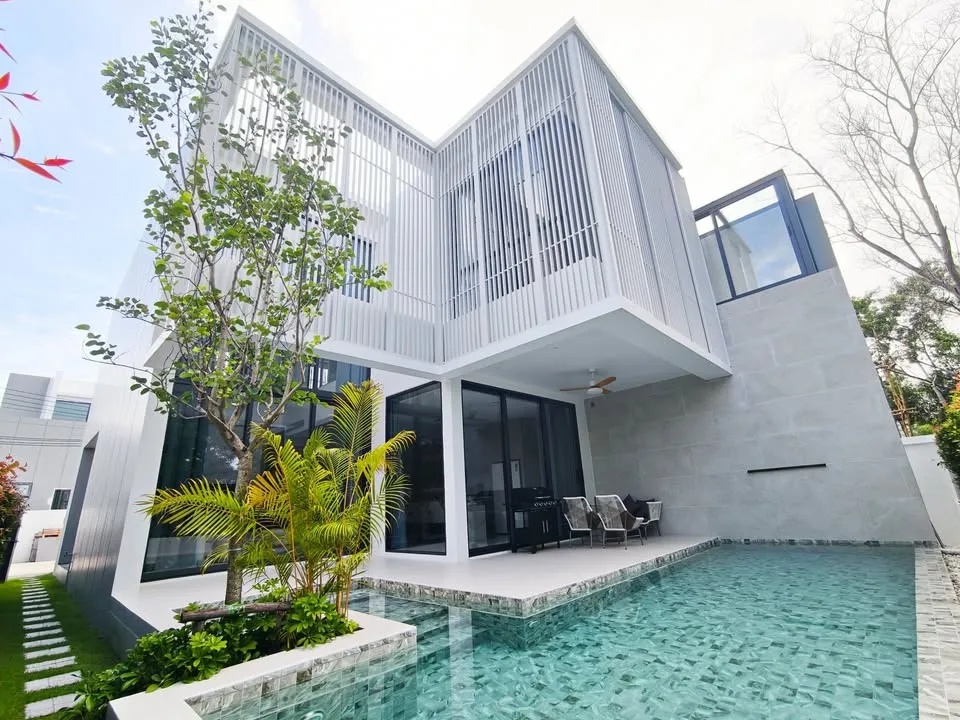 Вилла с 4 спальнями и бассейном в аренду в Larimar Villa, Чалонг